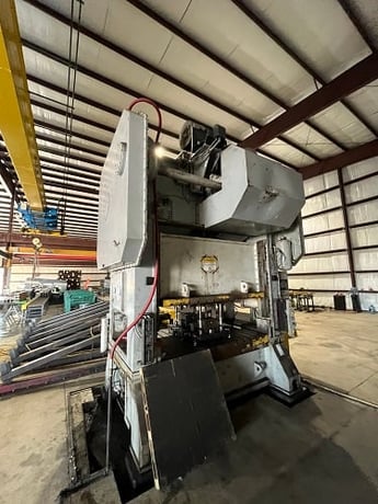 250 Ton, Blow #SC2-250-84-42, straight side twin end backshaft driven mechanical press, 1990 - Image 1