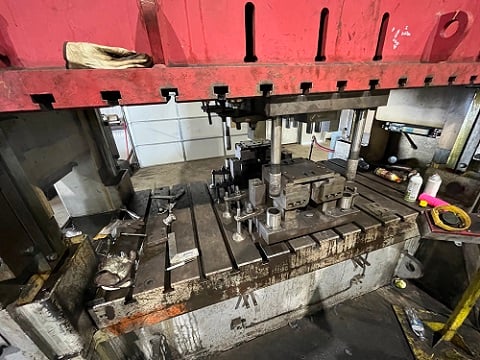 250 Ton, Blow #SC2-250-84-60, straight side twin end backshaft driven mechanical press, 1997 - Image 4