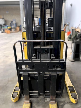 Hyster #N45XMXR, electric reach forklift, 144" lift height, side shift, 42" L forks, charger - Image 5