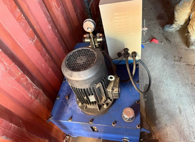 Lot of Single Auction Locknut Hydraulic Cylinders, 50 MT jack capacity - Image 3