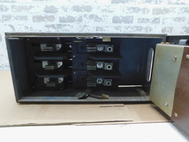 Square D, QMB-3220, QMB Saflex Panel Mount Switch, 200 Amps, 3 Pole, 240 VAC, (2 available) - Image 4