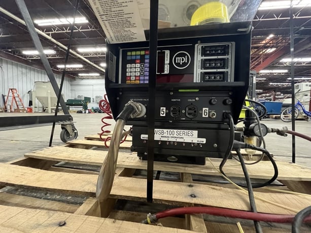 Maguire #WSB-160T, 6 component gravimetric blender, 425 lb/hr, 56" discharge height, Control & stand, 2003 - Image 4