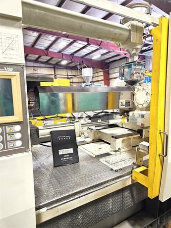 390 Ton, 41 oz., Toshiba #ISG-390, horizontal injection molder, 28.7" x 28.7" tie bar spacing, 49.2" - Image 5
