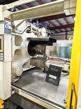 390 Ton, 41 oz., Toshiba #ISG-390, horizontal injection molder, 28.7" x 28.7" tie bar spacing, 49.2" - Image 6
