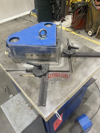 8" gauge x 8.66" Haco #Mini-220/4, hydraulic corner notcher, 25" x25" table, 90° cutting angle - Image 2