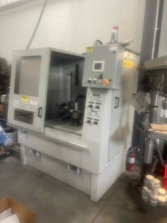 Cleveland #1001, deburring machine, 120 V., 10 Amps., .25 HP, 2 grinding heads, 2012 - Image 1