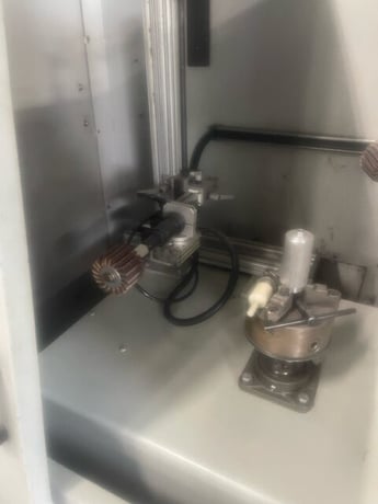 Cleveland #1001, deburring machine, 120 V., 10 Amps., .25 HP, 2 grinding heads, 2012 - Image 5