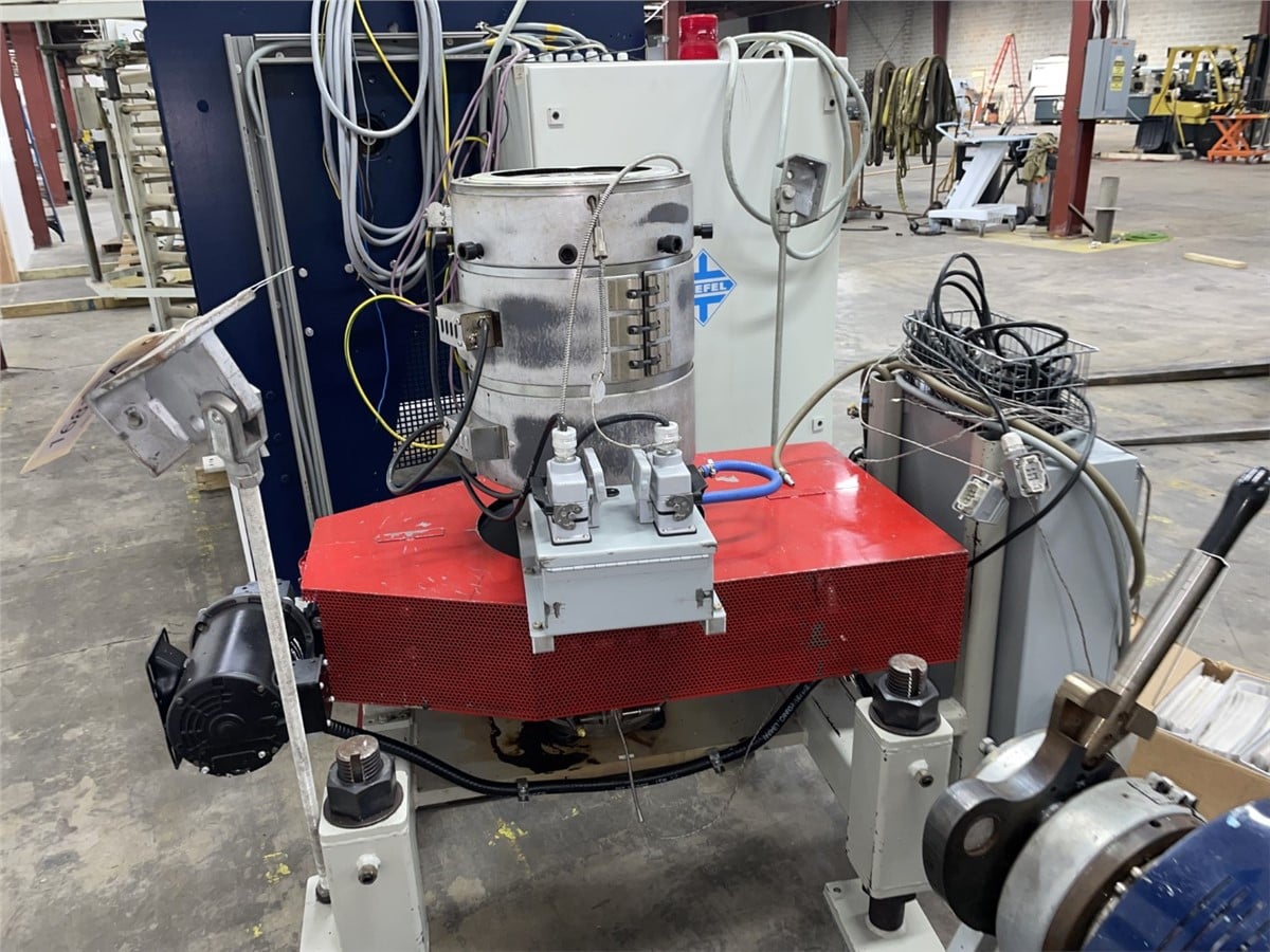 1.6" Kiefel Technologies Lowboy, Extruder, air cooled, Kirion C Control, die w/ cart, calibration cage - Image 5