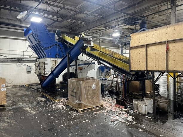 Vecoplan #RG-70/200-K, Single Shaft Shredder, 70" x 82" chamber, 200 HP, in-feed conveyor & auger discharge - Image 1