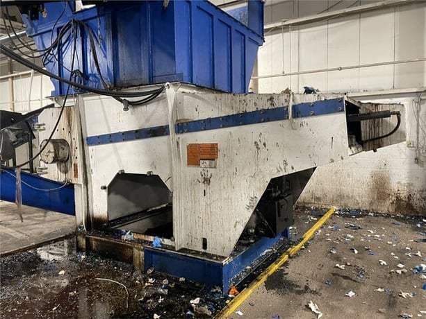 Vecoplan #RG-70/200-K, Single Shaft Shredder, 70" x 82" chamber, 200 HP, in-feed conveyor & auger discharge - Image 2