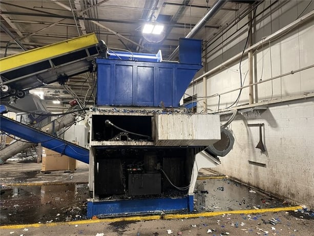 Vecoplan #RG-70/200-K, Single Shaft Shredder, 70" x 82" chamber, 200 HP, in-feed conveyor & auger discharge - Image 3