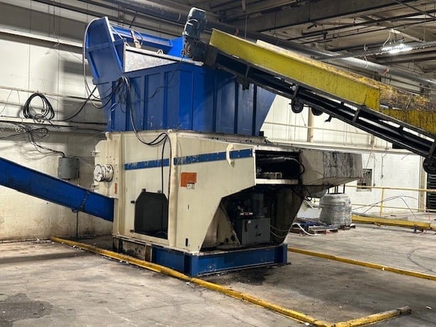 Vecoplan #RG-70/200-K, Single Shaft Shredder, 70" x 82" chamber, 200 HP, in-feed conveyor & auger discharge - Image 4