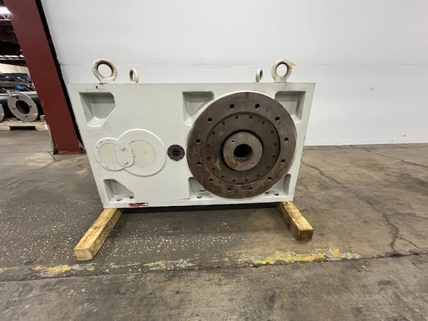 700 HP @ 1750 RPM, Koellmann #UNEX 9.13, Gearbox, 1.6 service factor, 16.86:1, 104 RPM out - Image 1