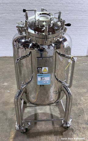 68.6 gallon Olsa, 250 Liter Vertical 316L Stainless Steel Pressure Tank, Vertical, 7.55" (700mm) diameter x - Image 2