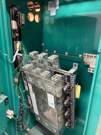 1200 Amp. Cummins OTPCE-4490706, 3-pole automatic transfer switch, 240 Volts, Nema 1, 2000 - Image 4
