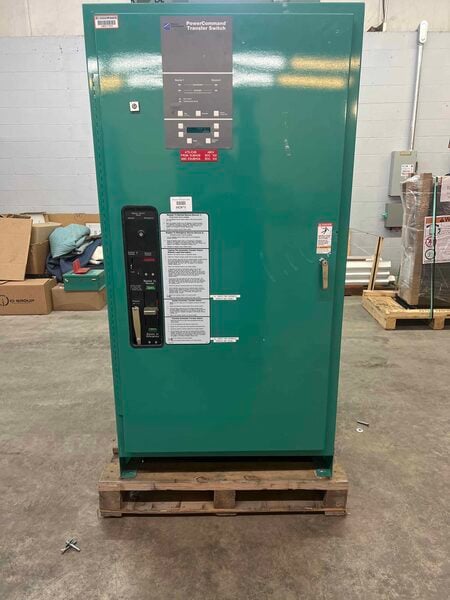 225 Amp. Cummins BTPCB-5674607, 4-pole automatic transfer switch, 480 Volts, 2004 - Image 1
