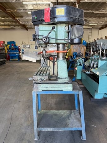Rong Fu #RF-30, Vertical Mill/Drill, 150-3000 RPM, R-8 spindle - Image 3