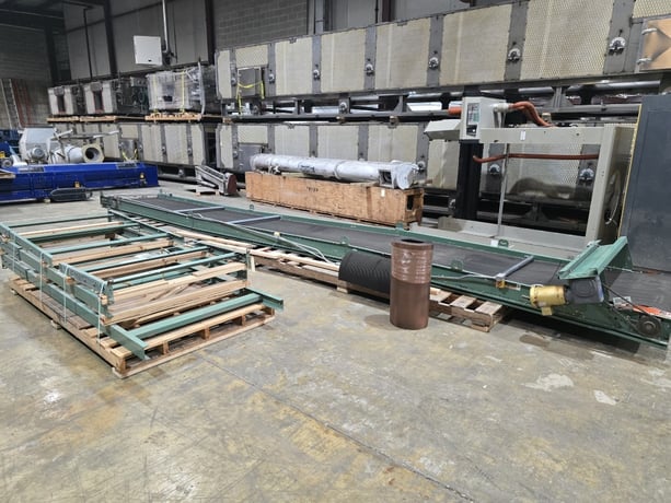 42" wide x 30' long, Roach, Conveyor, 24"-34" H Infeed, 122"-138" Discharge height, 3" H Sidewall, 1 HP - Image 1