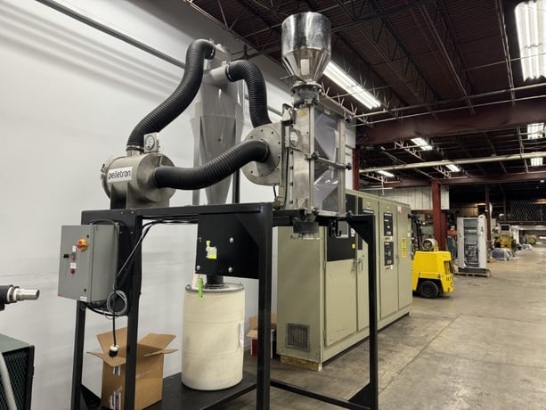 Pelletron #P10, Deduster w/Dust Beater, 1000 lb./hr., 134" total height on stand, 230 V - Image 1