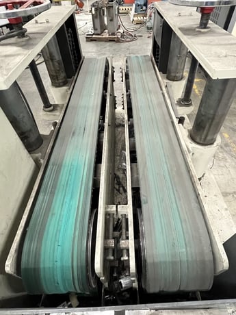 Kiwex #KWX-10, Belt Puller, (2) 7" width x 60" L Belts, (2) 3 kW, 460 V, 2018 - Image 3