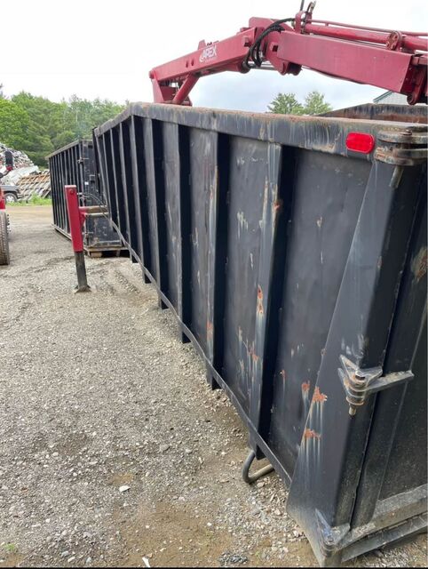 Peterson #PL3, 24 yard skid mounted grapple loader, barn doors, can be operated externally from both sides - Image 3