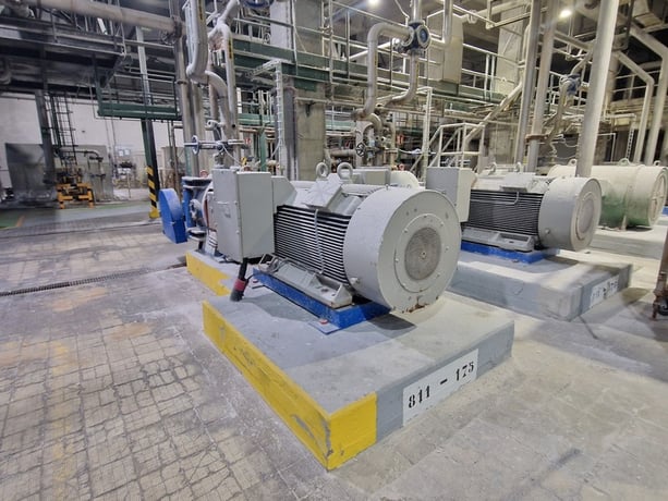 Voith #1SDM, refiner with 350 KW 6000 V. motor, 1986 - Image 1