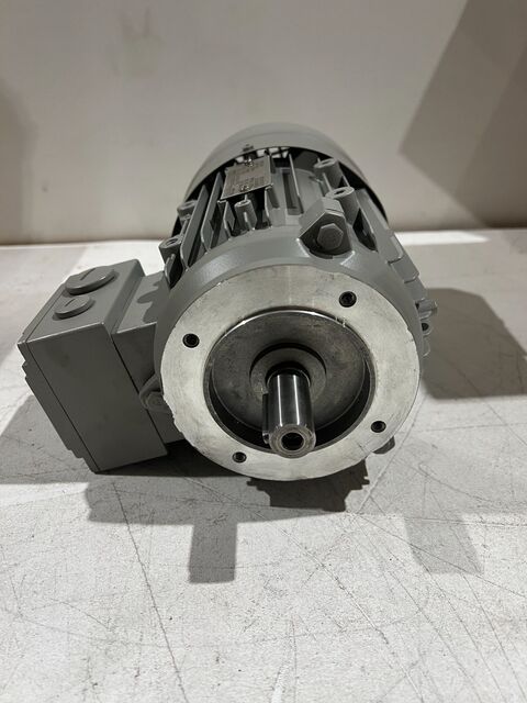 .86 HP KW RPM 1695 Siemens #1LA70834AA12-Z, Motor, 3 Phase, 50/60 Hz, 1.80 Amps, 440/480 Volts - Image 2