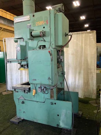 60 Ton, Niagara #E-60, OBI press, 6" stroke, 15-1/2" Shut Height, dual palm buttons, 60 SPM, 5 HP - Image 4
