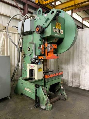 60 Ton, Minster #6SS, OBI press with feeder, 4" stroke, 16" Shut Height, air clutch & brake, 7.5 HP, 1986 - Image 1