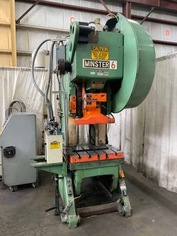 60 Ton, Minster #6SS, OBI press with feeder, 4" stroke, 16" Shut Height, air clutch & brake, 7.5 HP, 1986 - Image 2