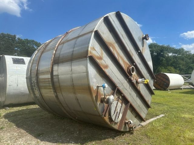 10000 gallon Perry Products, Stainless steel tank, 144" dia. x 144" straight side, flat top & bottom - Image 1