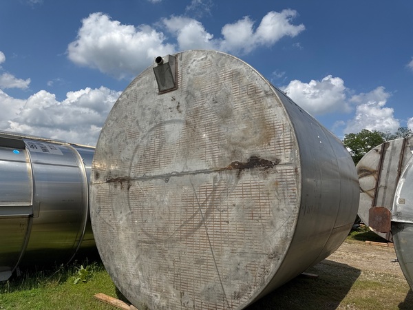 10000 gallon Stainless steel tank, 132" dia. x 144" straight side, flat top & bottom - Image 2