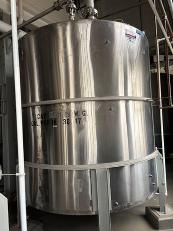 4000 gallon Stainless Steel tank, 108" dia. x 105" straight side, flat top, cone bottom - Image 4