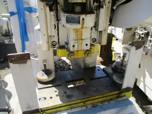 32 Ton, Minster #4, OBI Punch press, 3" stroke, 130 SPM, Air Clutch - Image 2