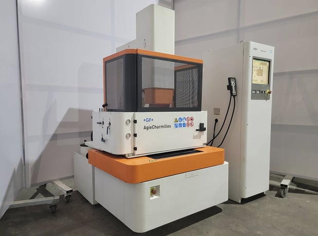 Agie Charmilles #SP-1, Electrical Discharge Machine sinker, 13" X, 9.8"Y, 9.8"Z, 2014 - Image 2