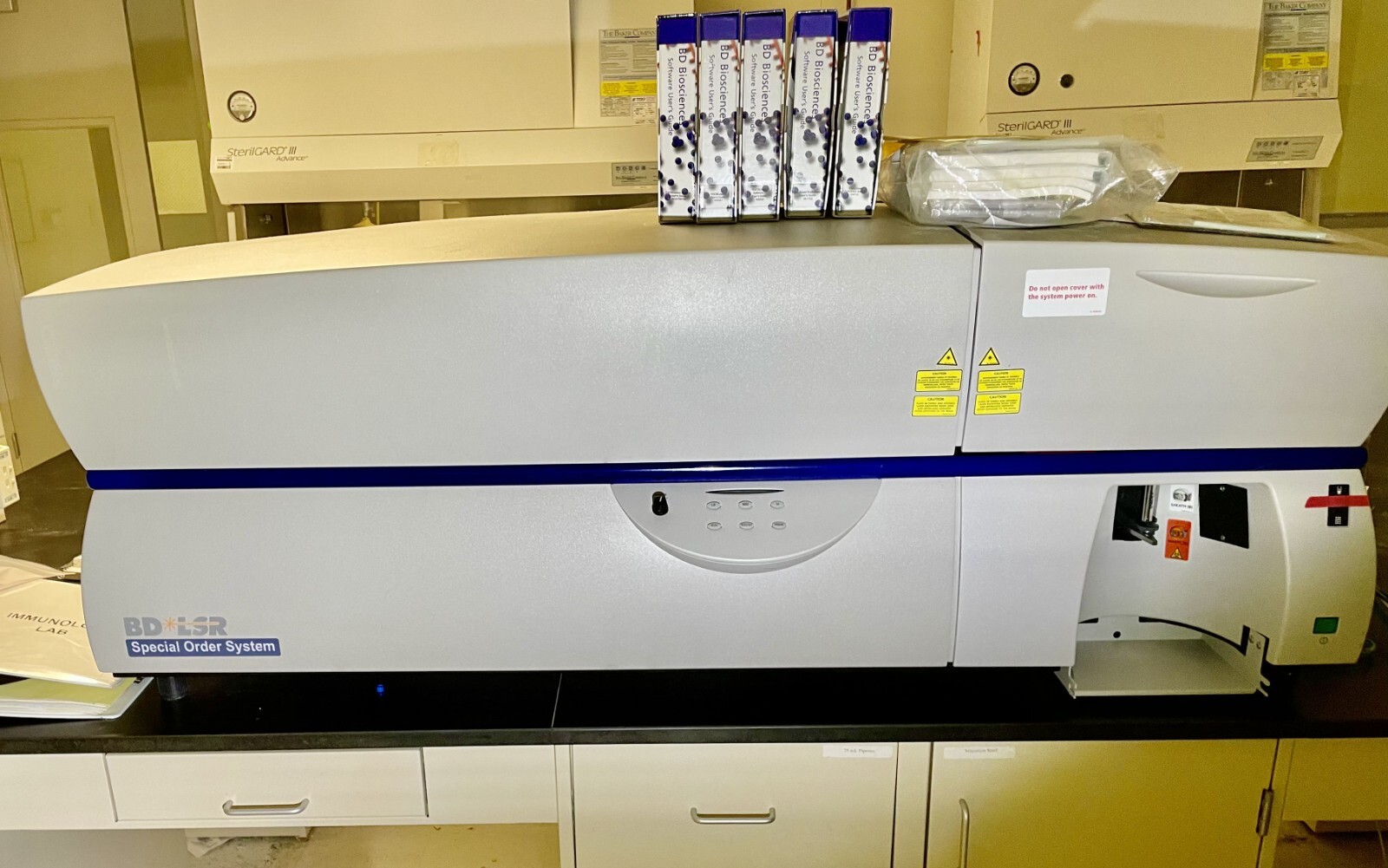 BD Biosciences 339101 BD LSR II, Flow Cytometer Research Cell Analyzer Laser - Image 2
