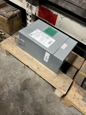 5 KVA 120/240 Primary,, Hammond #214848, Single Phase Transformer, Dry Type, 3R enclosure - Image 2