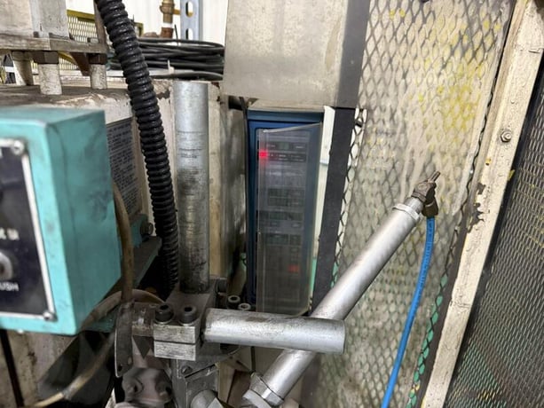 35 Kva Uto Chuo #S1-6-335U, Spot Welder, 20" throat, 480/240 Primary V., palm Control, w/ vibratory bowl, 1998 - Image 4