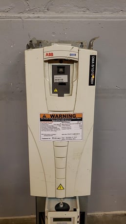 30 HP ABB, ACH550-VCR-045A-4, VFD, 9" L x 9" W x 46" H, 3 Phase, 44 Amps, 380-480 V, 2010 - Image 2