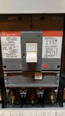 400 Amp. General Electric, A-Series, Panelboard, (5) Main & Breakers, 3 Phase, 4-Wire, 480Y/277 V - Image 3