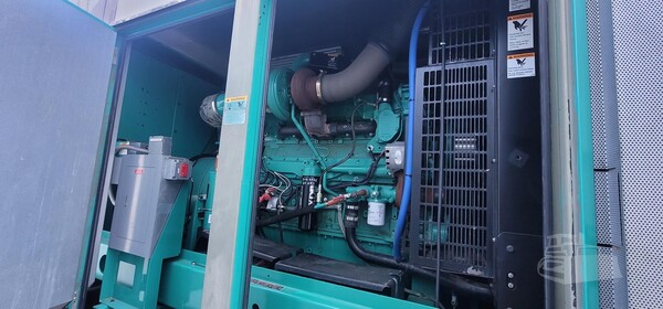 400 KW Cummins #QSX15, standby diesel generator set, 3 phase, encl, 2124 hours - Image 3