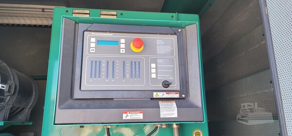 400 KW Cummins #QSX15, standby diesel generator set, 3 phase, encl, 2124 hours - Image 4