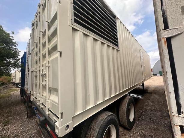 800 KW Cummins #DFHB QST30-G2, rental grade diesel generator, sound attenuated enclosure, 277/480 Volts, 8276 - Image 3
