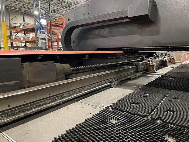 33 Ton, Amada #EML-3510NT, CNC turret punch, 58 station, 4 automatic index, 2000 watts, 10' x5' tbl., 3-work - Image 5