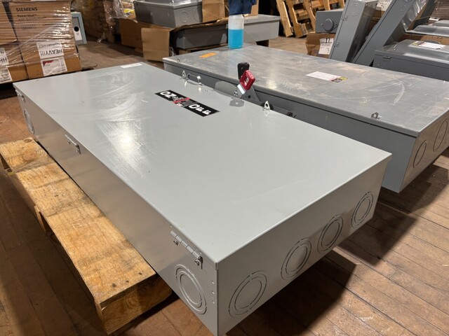 400 Amp. Eaton, TH4325, Fusible Safety Disconnect Switch, 240V 3P 3PH Type 1 - Image 3