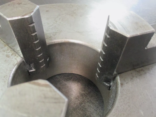 12" 3-Jaw universal flat back lathe chuck with ID & outside dimension jaws & wrench - Image 3