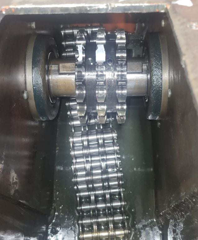 Positive displacement pump chain case - Image 8
