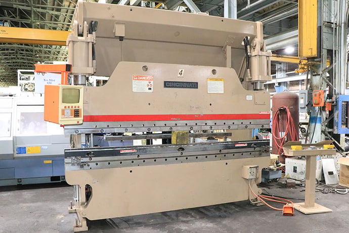 135 Ton, Cincinnati #135CB8, press brake, 120" Bed, 1032" between housing, 8" stroke, 7" throat, 25 HP, 3 - Image 2