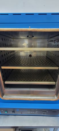 21" width x 19.44" D x 20.75" H Cascade Ovens #CDO-5, Dry & Decarb Oven, 5 cu.ft. capacity, 350°F, 145 FPM - Image 3