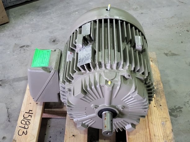40 HP 3670 RPM General Electric 5KS324SAA114D3, Frame 324TS, TEFC, 575 Volts, new surplus - Image 4